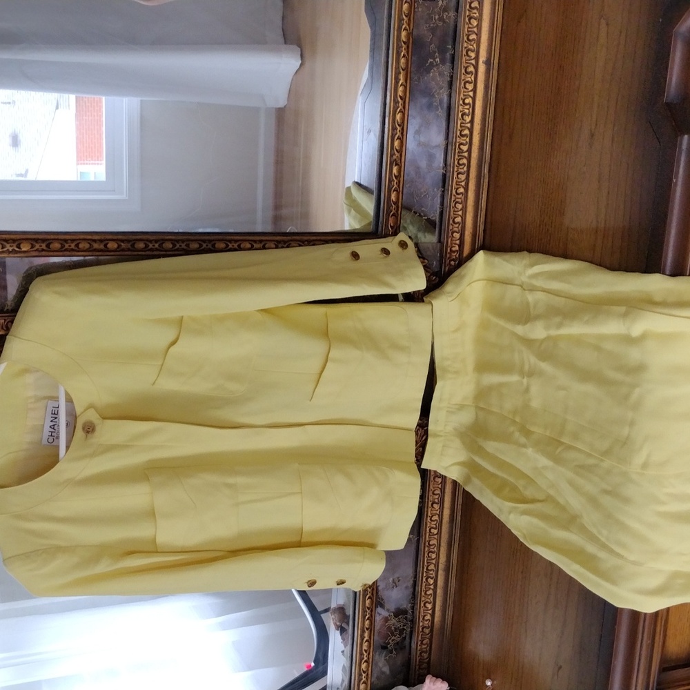 Chanel yellow vintage linen suit 💛 ✨